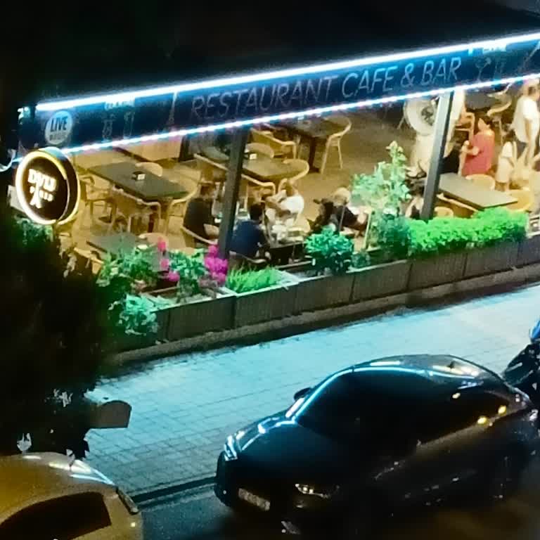 Paris Cafe Bardaki Yüksek Müzik Nedeniyle Evde Rahatsızlık Yaşıyorum