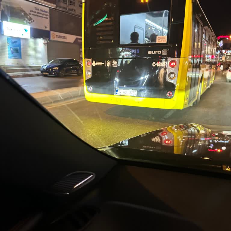 İBB Otobüsünün Tehlikeli Sürüşü Ve Yol Güvenliğini Tehdit Eden Manevraları