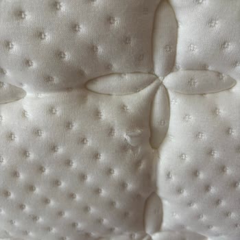 Garanti Süresi Devam Eden Yatakta Beklenmedik Yırtılmalar Ve Mağduriyet