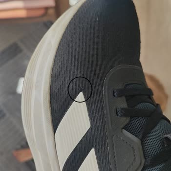 Intersport Kısa Sürede Yırtılan Ayakkabıya Değişim Reddi: Mağduriyetim Giderilmiyor
