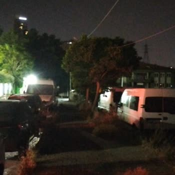 Ayazağa Mahallesi'nde Aylardır Çalışmayan Aydınlatma Direkleri Güvenliği Tehdit Ediyor