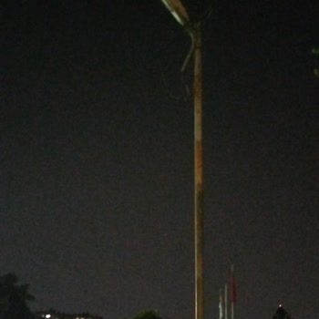 Ayazağa Mahallesi'nde Aylardır Çalışmayan Aydınlatma Direkleri Güvenliği Tehdit Ediyor