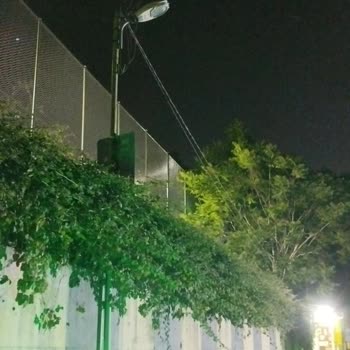 Ayazağa Mahallesi'nde Aylardır Çalışmayan Aydınlatma Direkleri Güvenliği Tehdit Ediyor