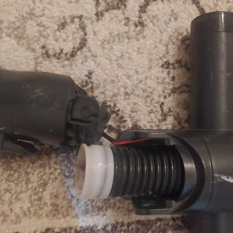 Samsung Jet 60 Başlık Bağlantısı Garanti Süresinde Kırıldı Kullanıcı Mağdur