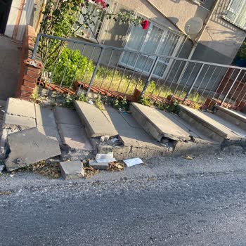 Çankaya Belediyesi Kaldırım Sorununu Çözmüyor: Vatandaşlar Tehlikede