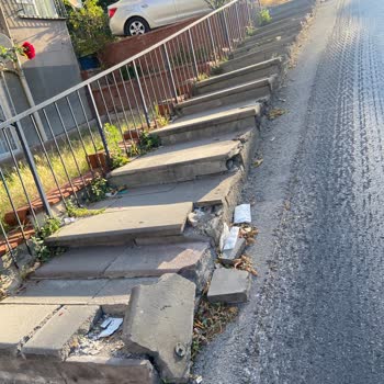 Çankaya Belediyesi Kaldırım Sorununu Çözmüyor: Vatandaşlar Tehlikede