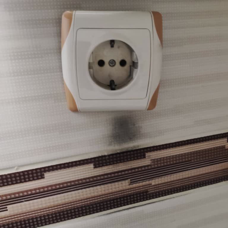 Saç Kurutma Makinesi Patladı, Evimiz Tehlikeye Girdi