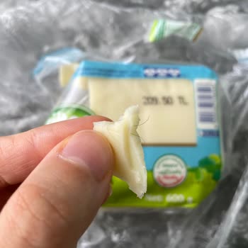 Sütaş Kaşar Peynirinde Kıl Çıkması Nedeniyle Güven Kaybı