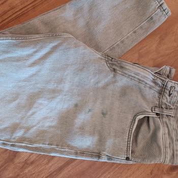 Zara'dan Aldığım Pantolonda Deri Parçası Lekesi Şoku!