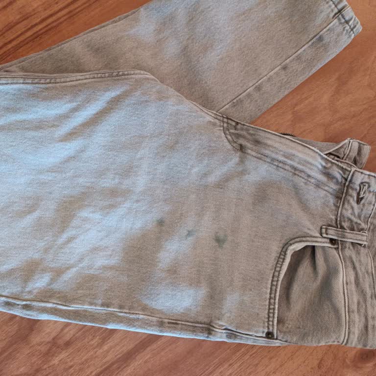 Zara'dan Aldığım Pantolonda Deri Parçası Lekesi Şoku!