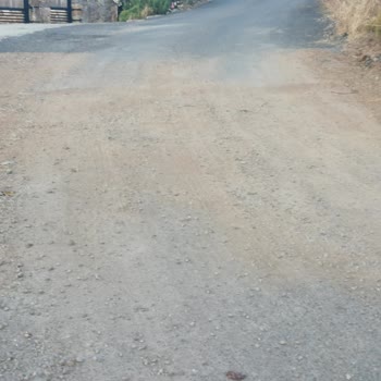 Yol Kazısı Sonrası Asfalt Bozuldu, Araç Geçişi Zorlaştı