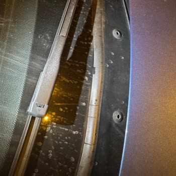 Ön Cam Fitilindeki Çatlaklar İçin Değişim Talebi