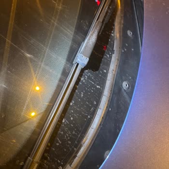 Ön Cam Fitilindeki Çatlaklar İçin Değişim Talebi