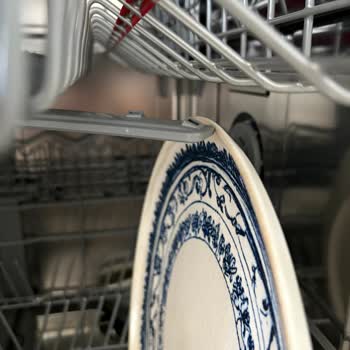 Bosch'un En Üst Model Bulaşık Makinesi Servis Tabaklarını Yıkamıyor!