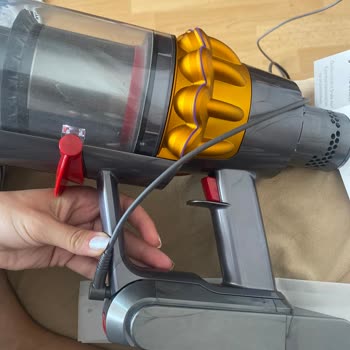 Dyson V15 Süpürge Şarj Sorunu ve Batarya Problemi