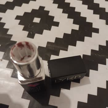 Aldığım Rujun İçi Tamamen Boş Çıktı Çözüm Bekliyorum