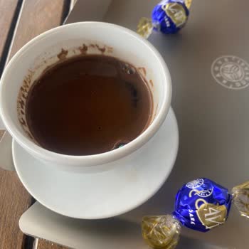 Kahve Fincanı Yarım Dolduruldu, Yoğunluk Bahanesiyle Geçiştirildim