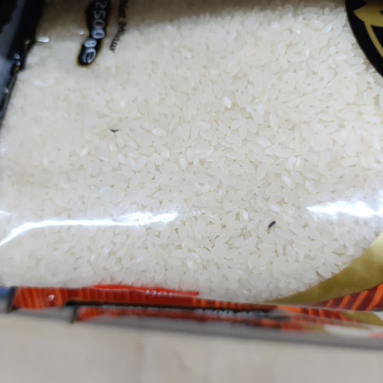 Hakmar Express'te Bitlenmiş Pirinç Sorunu Ve İlgisiz Personel