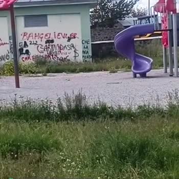 Kars Belediyesi Şikayet Ediyoruz Parkın Düzelmesi İçin