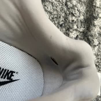 Günlük Kullanımda Nike Sneaker'ın İç Astarı Yırtıldı, Değişim Talep Ediyorum