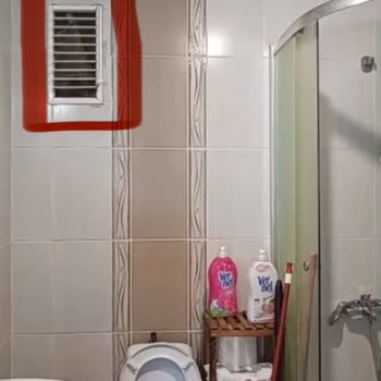 Üst Kattan Gelen Su Sızıntısı Evimde Hasara Ve Mağduriyete Yol Açıyor