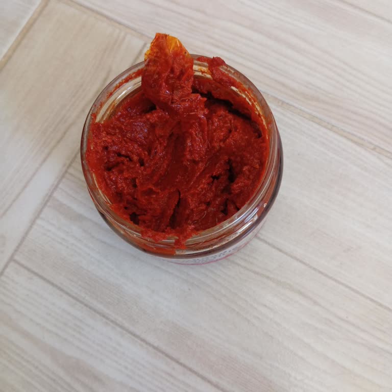 Kahvaltılık Sosun İçinden Çıkan Plastik Parça Şaşkınlığı