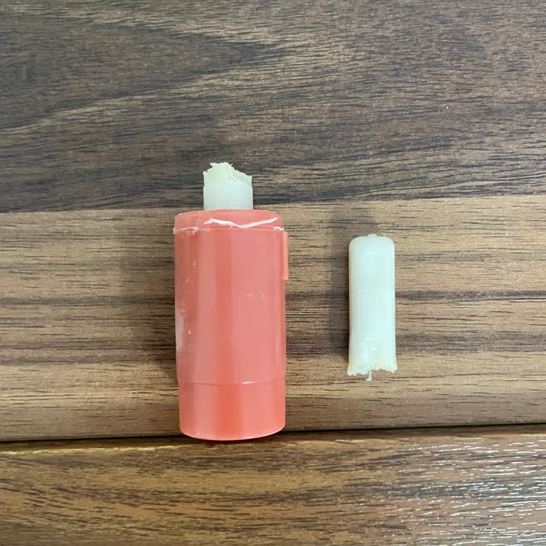 Küçük Menteşe Arızası Nedeniyle Klozet Kapağını Değiştirmek Zorunda Kalmak İstemiyorum