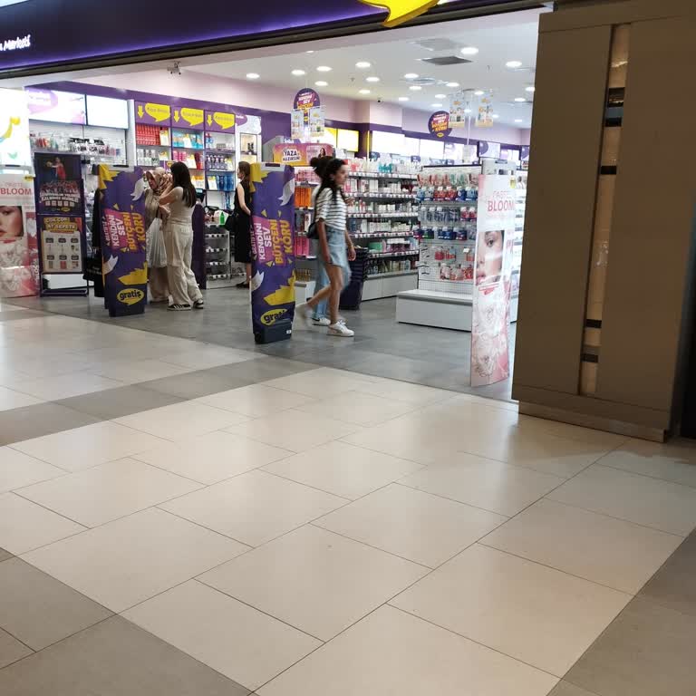 Gratis Çalışanının İlgisiz Ve Yardımcı Olmayan Tavrı Mağaza Deneyimimi Olumsuz Etkiledi