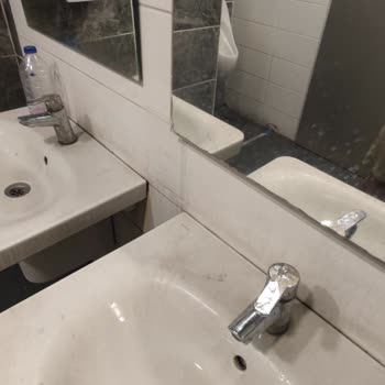 Total Akdeniz Sanayi Şubesi Tuvalet Temizliği Yetersizliği