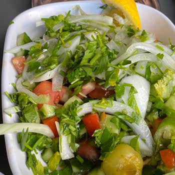 Köfteci Yusuf'ta Bayat Maydanoz Ve Eksik Hizmet