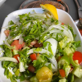 Köfteci Yusuf'ta Bayat Maydanoz Ve Eksik Hizmet