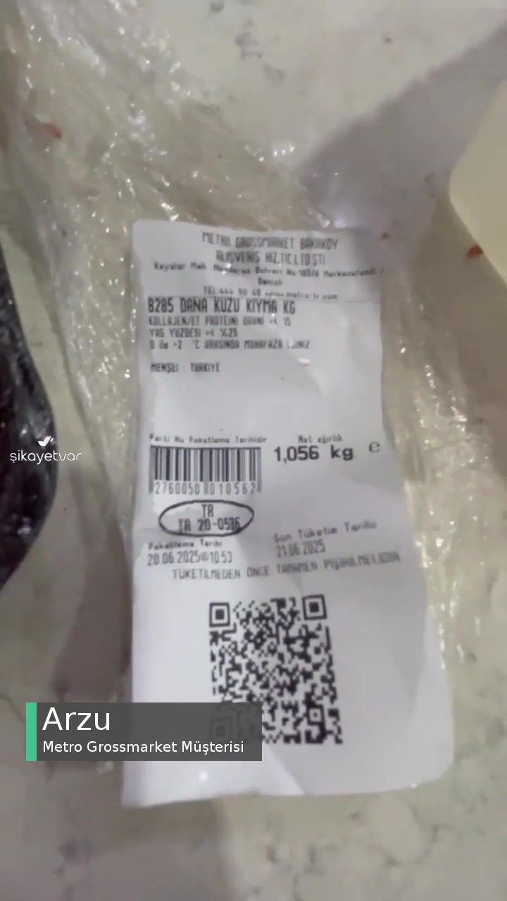 Metro Grossmarket Kıymadan Çıkan Siyah Kıl Parçaları videonun kapak resmi