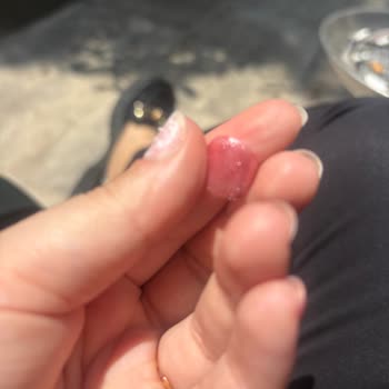 Kalıcı Oje Hizmetinde Sürekli Soyulma Ve İade Sorunu