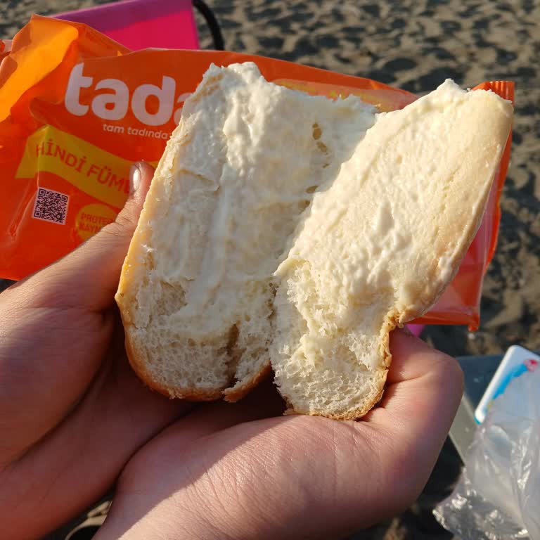 Tada Hindi Fümeli Sandviçte Hindi Fümesi Yok Ekşi Peynir Çıktı