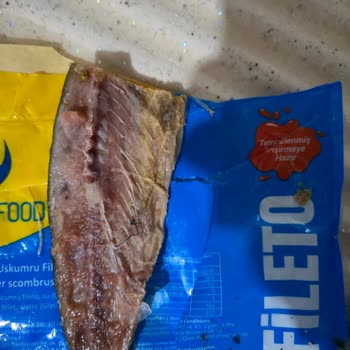 Temizlenmiş Denilen Balıkta Kılçık Ve Kemik Çıktı