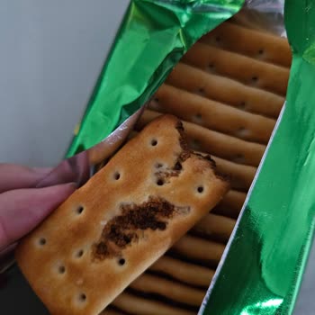 Çizi Krakerin İçinden Bozulmuş Ürün Çıkması