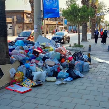 Buca Sokaklarında Çöp Yığınları Ve Kötü Kokuya Çözüm Bekliyoruz