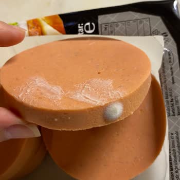 BİM Mağazasında Son Kullanma Tarihi Olmayan Ve Bozuk Ürün Satışı