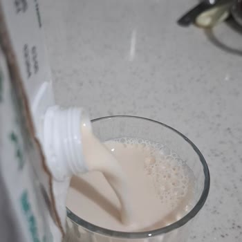 Tarihi Geçmemiş Süt Bozuk Çıktı: Sağlığımız Tehlikede