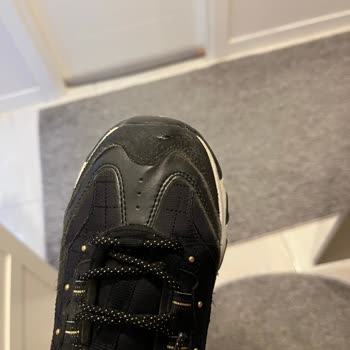 Aldığım Ayakkabı Kısa Sürede Yırtıldı Ve İade Sürecinde Mağdur Edildim