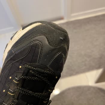 Aldığım Ayakkabı Kısa Sürede Yırtıldı Ve İade Sürecinde Mağdur Edildim