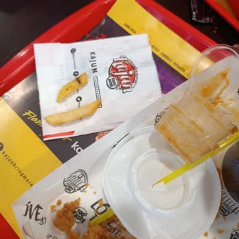 Yemekte Kurt Çıkmasına Rağmen İlgisiz Davranan İşletme