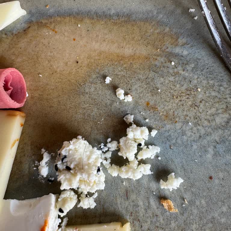 Kahvaltıda Hijyen Ve Hizmet Hayal Kırıklığı