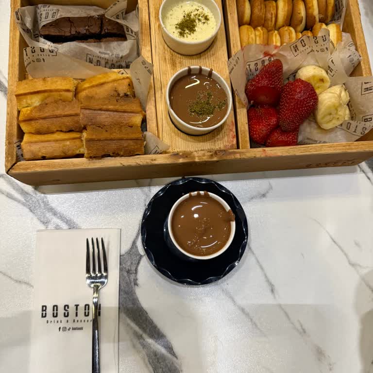 Boston Drink & Dessert Güzel Ürünler, Yetersiz Ve İlgisiz Servis Deneyimi