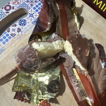 Kampanyalı Magnum Dondurmada Bozulma Ve Sağlık Sorunu Yaşadık