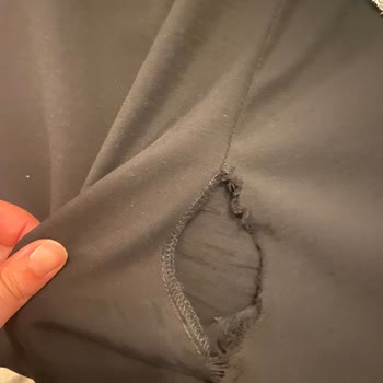 Bir Kez Giyilen Pantolonun Dikişleri Attı, Hayal Kırıklığına Uğradım