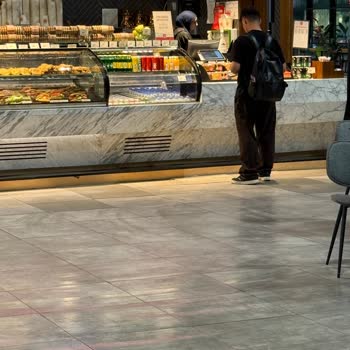 Simit Sarayı'nda Kaba Personel Ve Yetersiz Hizmet Deneyimi