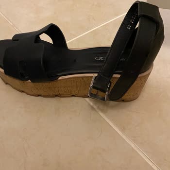 Yeni Alınan Sandaletin Sert Derisi Ayaklarımı Yaraladı