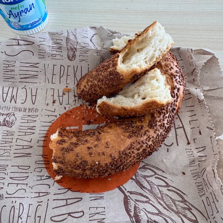 İzmir Optimum AVM Migros'ta Satılan Simit Ve Boyozun Kalitesizliği