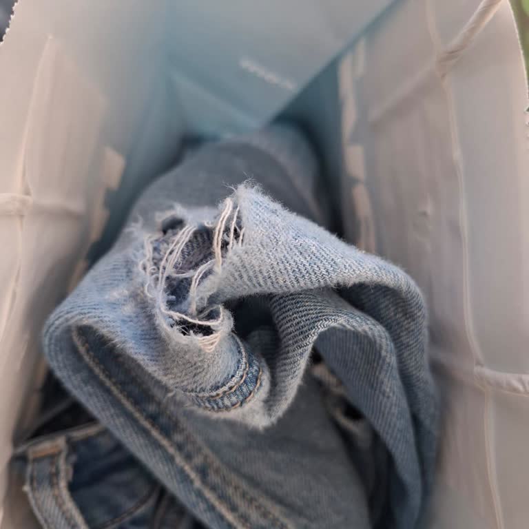 Mavi Pantolonlarda Tekrarlayan Yırtılma Sorunu Ve İlgisiz Yaklaşım